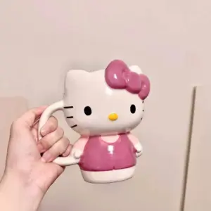 Alternative view of مج هالو كيتي بورسلين بألوان مختلفة – Hello Kitty Porcelain Mug in Different Colors