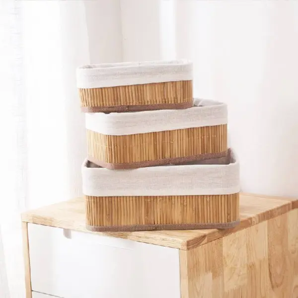 طقم 3 باسكت خشب مبطن بالكتان لتنظيم الميكب وأدوات العناية بالشعر والبشرة – Set of 3 Wooden Baskets with Linen Lining for Makeup & Hair and Skincare Accessories