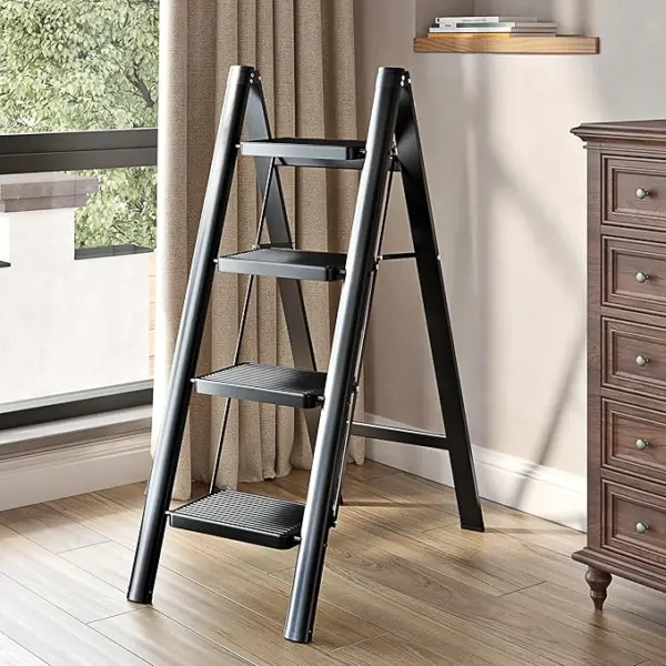 سلم معدني 4 درجات قابل للطي للاستعمال المنزلي والمكتبي – Foldable 4 Step Metal Ladder for Home & Office Use