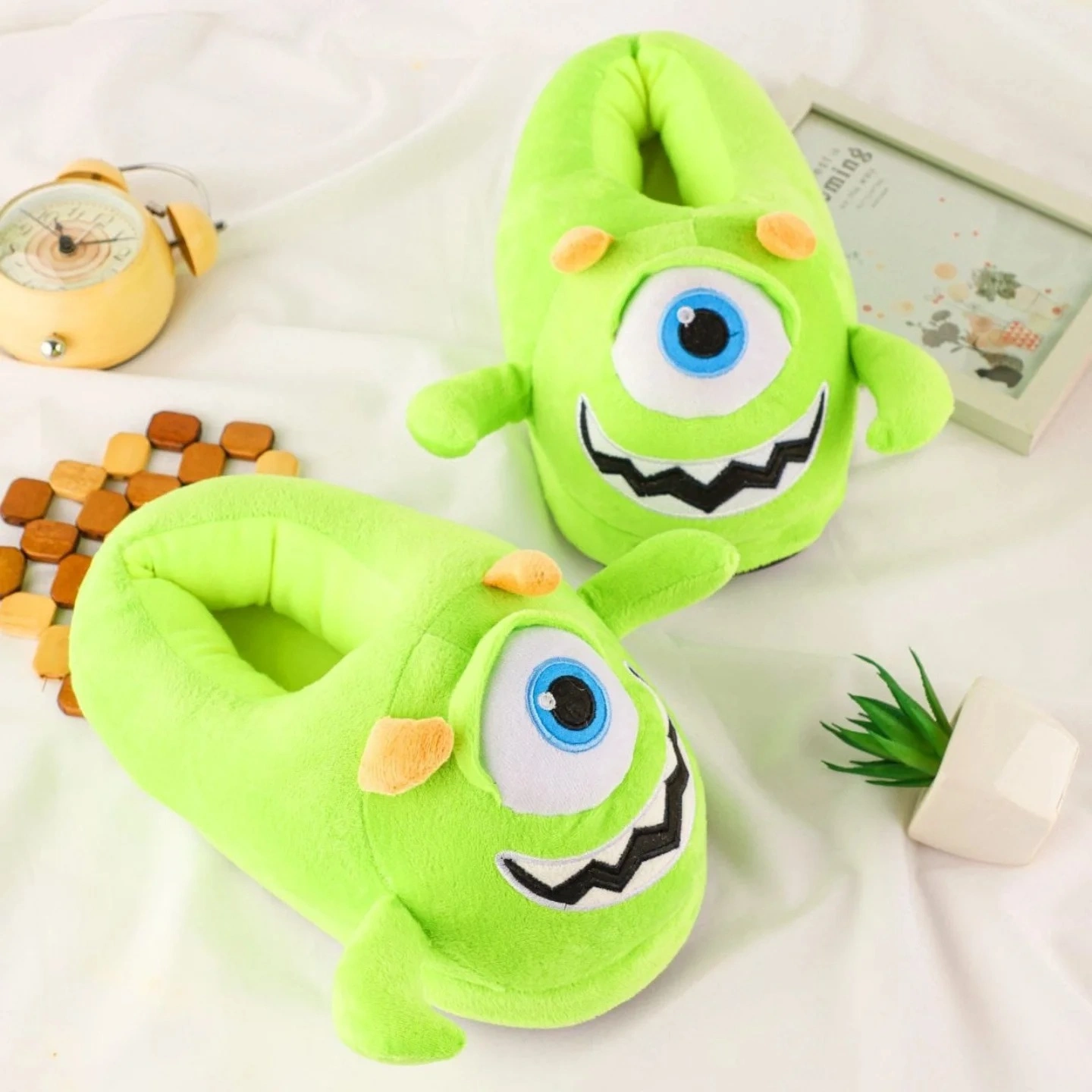 لكلوك كورتي البعبع مبطن بمقاسات مختلفة - Michael Wazowski Padded Slippers Multiple Sizes