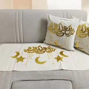 طقم مبارك عليكم الشهر 3 قطع رانر سفرة و2 كوشن - Mubarak Alaykom El Shahr Set 3 Pieces Table Runner & 2 Cushions